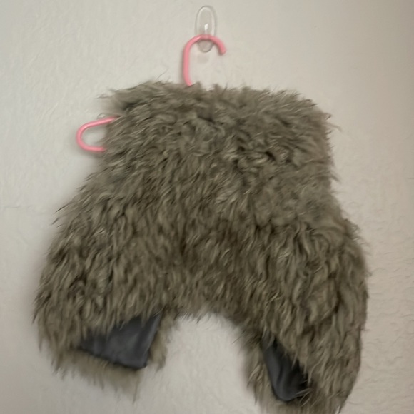 Tan Furry vest for toddler 🌸 - Picture 3 of 3